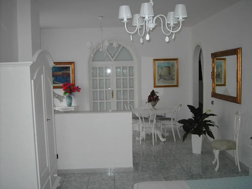 Villa Nicolaus Bari 2*,