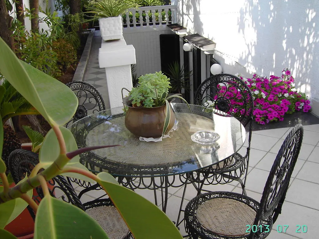 Villa Nicolaus Bari Bed and breakfast