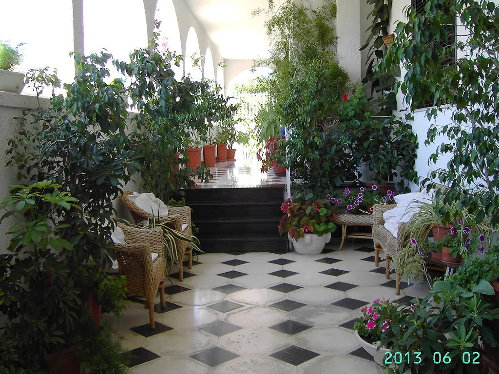 Villa Nicolaus Bari 2*,  Italia