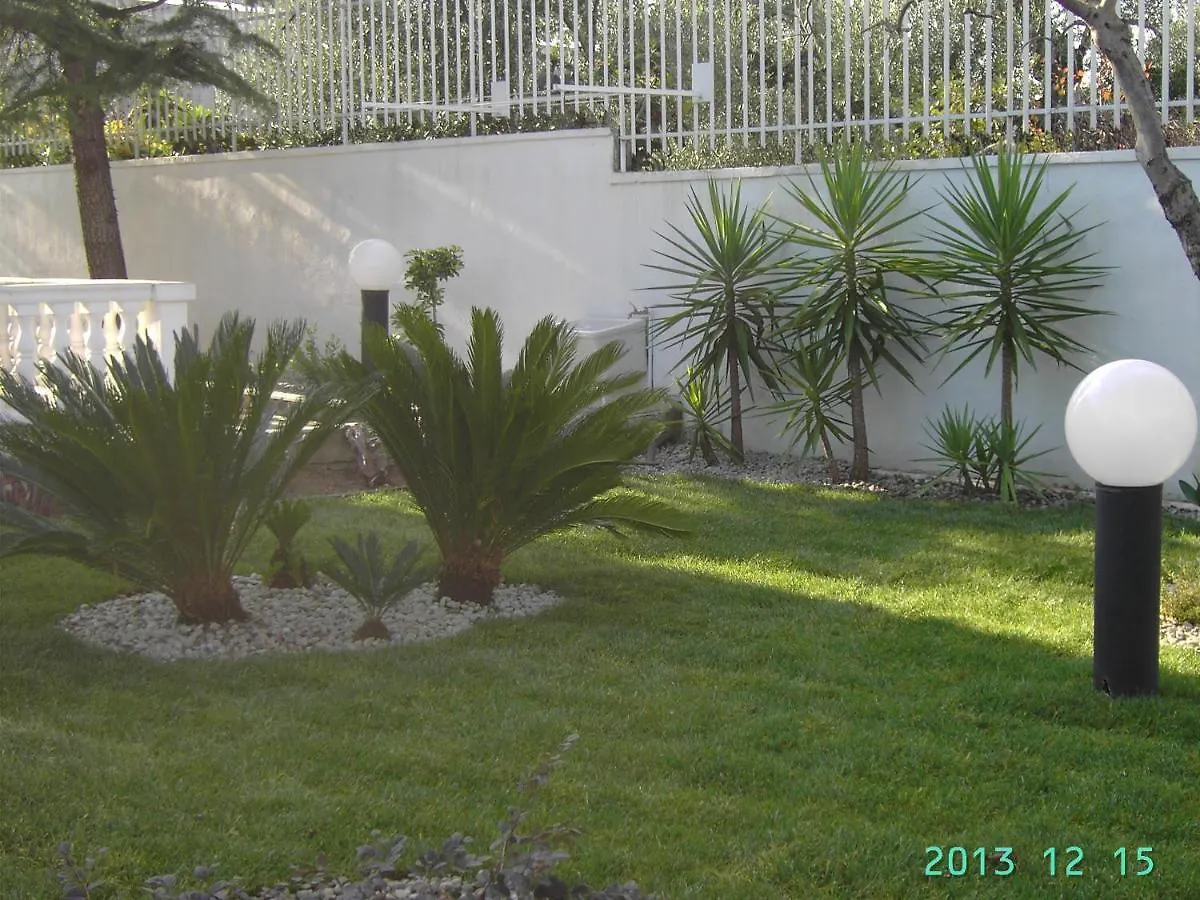 Villa Nicolaus Bari Bed and breakfast